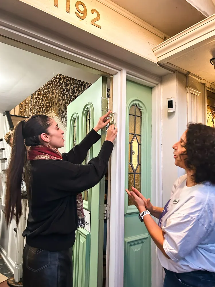 Ela Levgoren places a mezuzah on the Hillel Western doorpost