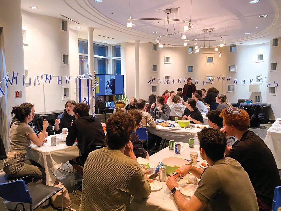 Students filling the room at SababaQuest trivia night